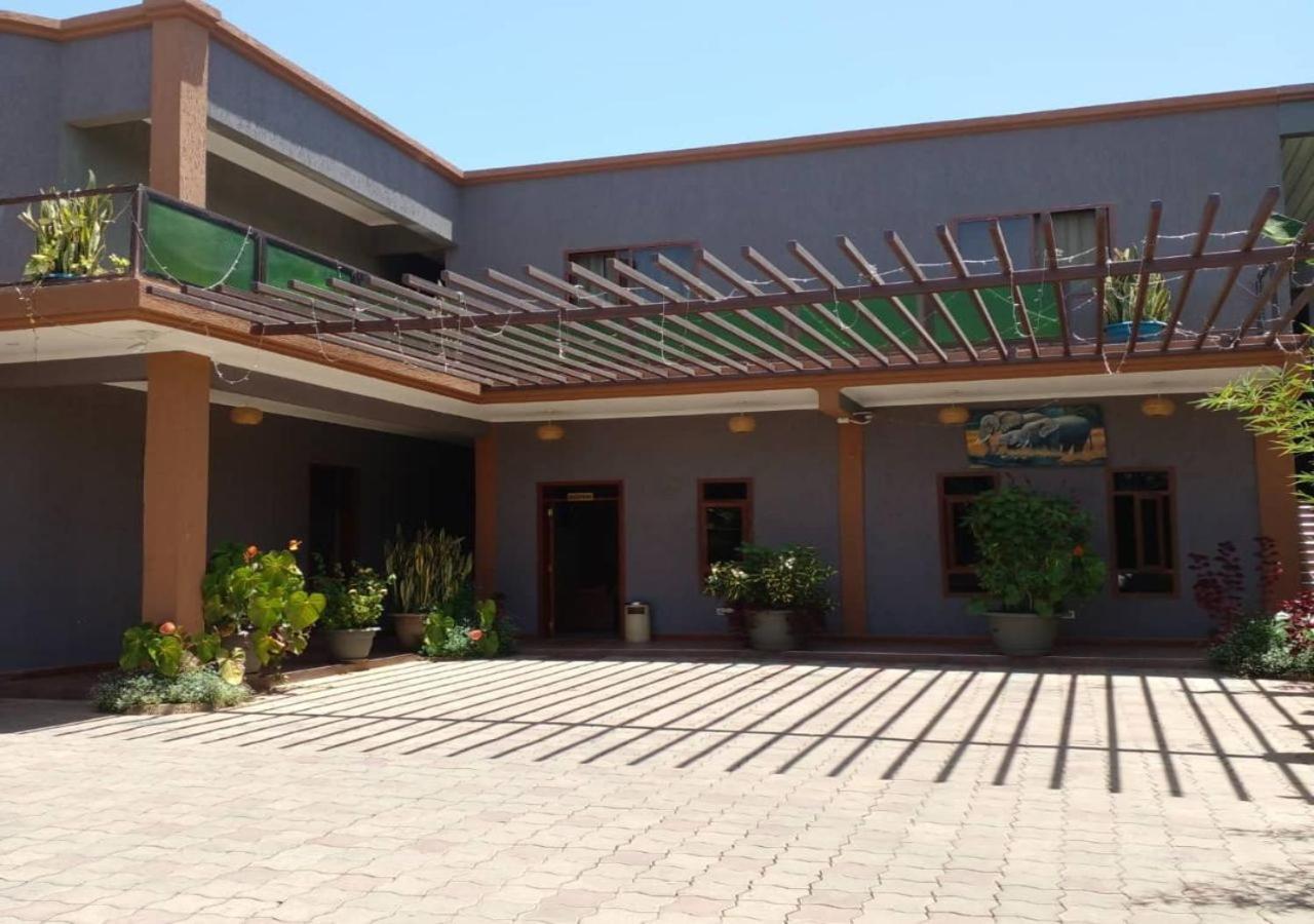 Lush Garden Business Hotel Arusha Extérieur photo
